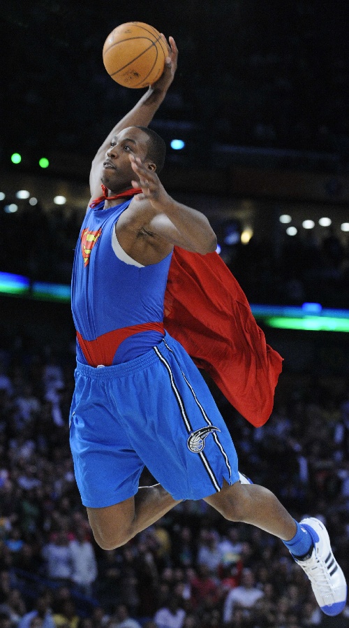 欧文连续突破创造机会（欧文连续强突制造良机）