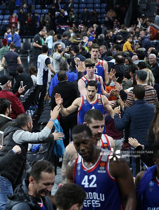 图片报：纽卡对谢什科的最新报价为8000万欧+500万欧浮动（图片报：纽卡斯尔向谢什科开出8000万欧+500万欧浮动的新报价）