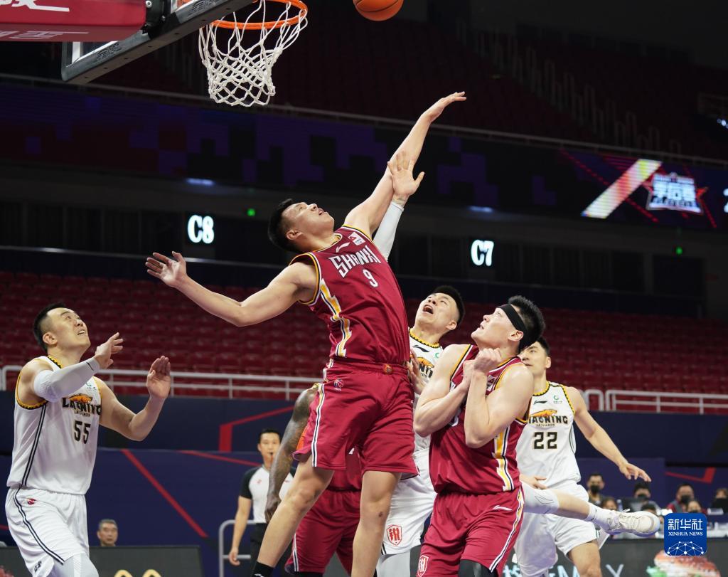 毛罗：尤文后防缺乏领袖，斯帕莱蒂应让他们展现个性成为领袖（毛罗：尤文后防缺少领袖 斯帕莱蒂应鼓励球员展现个性并挑起重担）