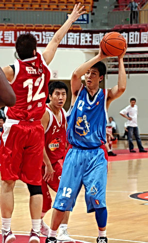 周二欧冠来袭两场焦点对决，取胜方保晋级希望（欧冠周二打响两大焦点战，胜者延续出线希望）