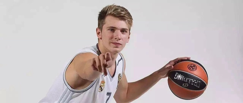 拉菲尼亚否认转会沙特传闻，斥媒体报道不实（拉菲尼亚辟谣赴沙特传闻，称相关报道失实）