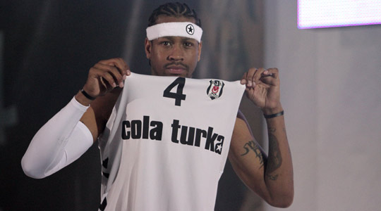 老友相见，孙兴慜赛后与正在恢复的热刺前队友们聊天（赛后重逢，孙兴慜与正在康复的热刺旧友畅聊）