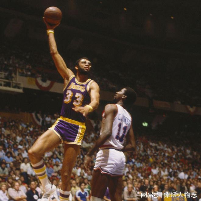 拜仁“小王子”卡尔的巨星之路 偶像梅西但不想和谁比较（拜仁小王子卡尔的巨星成长路：崇拜梅西，却不愿与任何人比较）