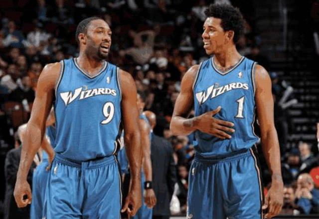 足球转会市场最新签约及趋势分析（足坛转会风向：最新签约动态与市场趋势）